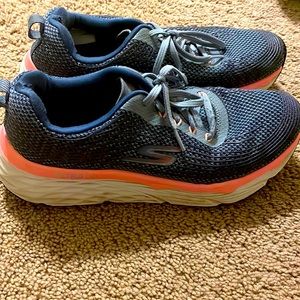 Skechers Ultra Go, used but in great shape! Light on the feet with support!